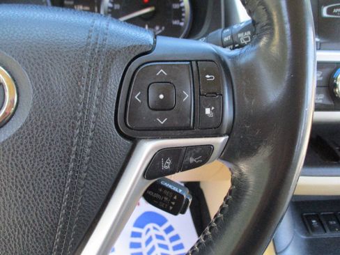 Used 2017 Toyota Highlander XLE FWD image 13