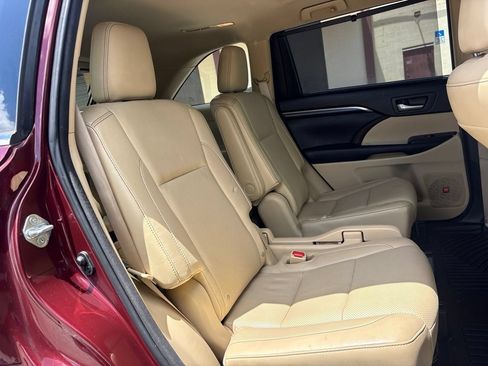 Used 2015 Toyota Highlander Limited Platinum FWD image 15