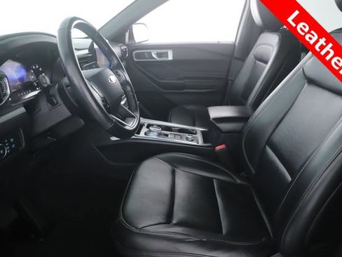 Used 2020 Ford Explorer XLT w/ Equipment Group 202A AWD/4WD image 16