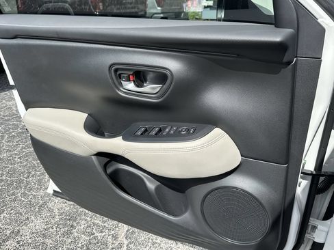 Used 2025 Honda HR-V LX image 22