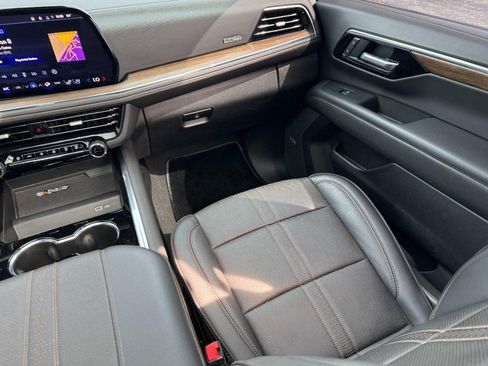 Used 2025 Chevrolet Tahoe High Country AWD/4WD image 15