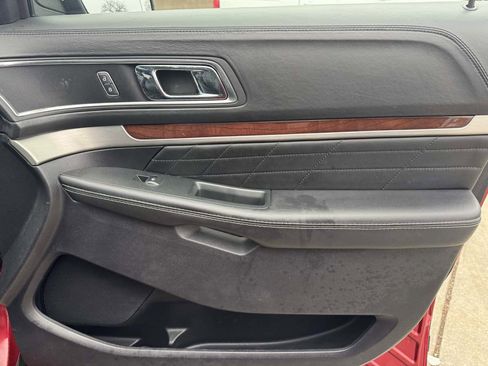 Used 2018 Ford Explorer Platinum image 22