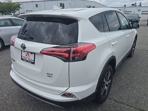 Used 2018 Toyota RAV4 XLE AWD/4WD image 5