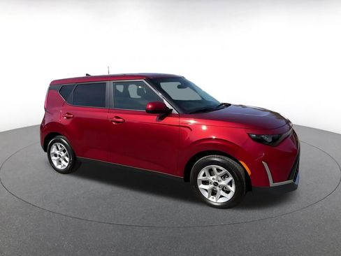 Used 2025 Kia Soul LX w/ LX Technology Package image 2