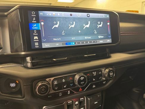 Used 2024 Jeep Gladiator Rubicon w/ Convenience Group image 37