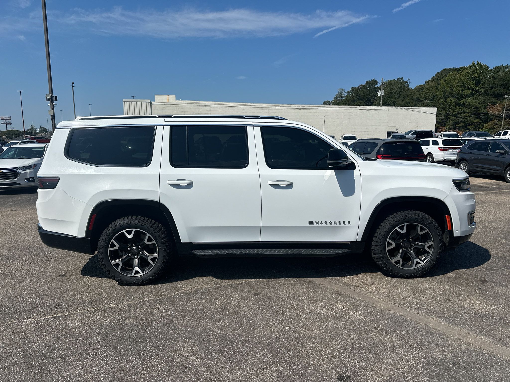 Used 2024 Jeep Wagoneer Series III AWD/4WD image 4