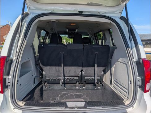 Used 2018 Dodge Grand Caravan SE FWD image 22