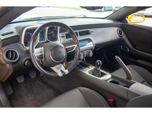 Used 2010 Chevrolet Camaro SS RWD image 11