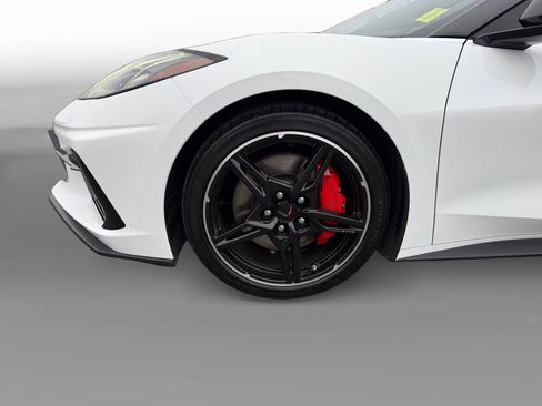 Used 2022 Chevrolet Corvette Stingray w/ Z51 Performance Package image 9