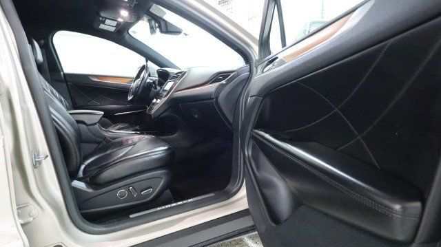 Used 2017 Lincoln MKC Select w/ Select Plus Package AWD/4WD image 10
