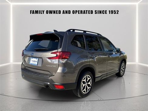 Used 2023 Subaru Forester Premium image 5
