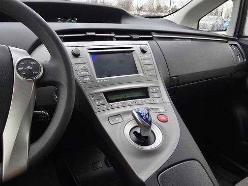 Used 2014 Toyota Prius Three image 29