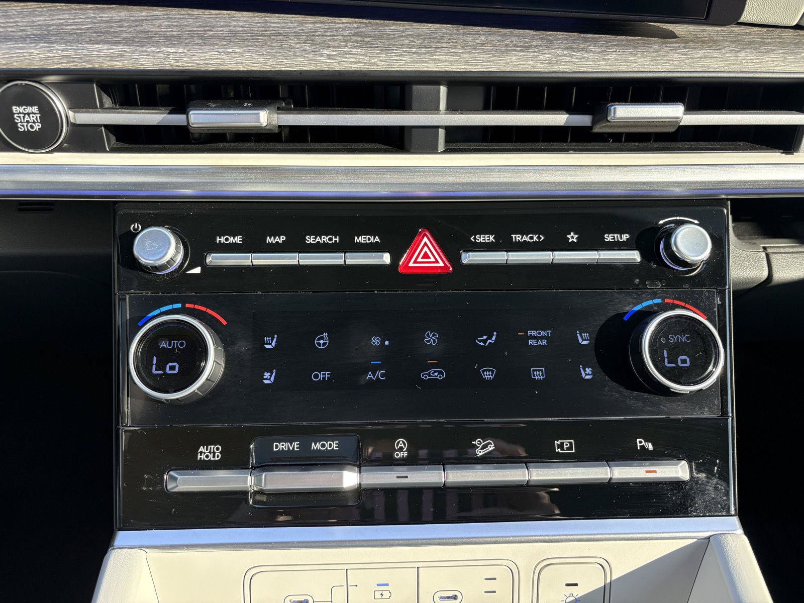 Certified 2025 Hyundai Santa Fe Limited w/ Tow & Go Package FWD image 38