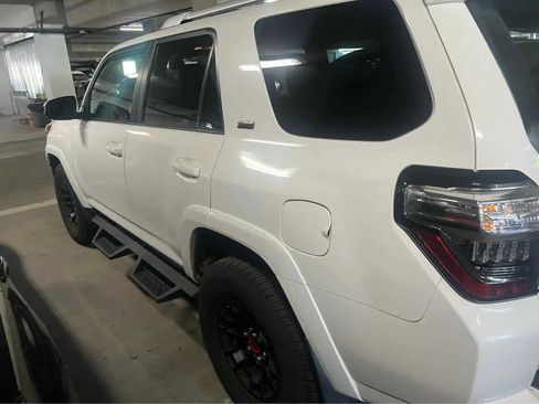 Used 2018 Toyota 4Runner SR5 AWD/4WD image 2