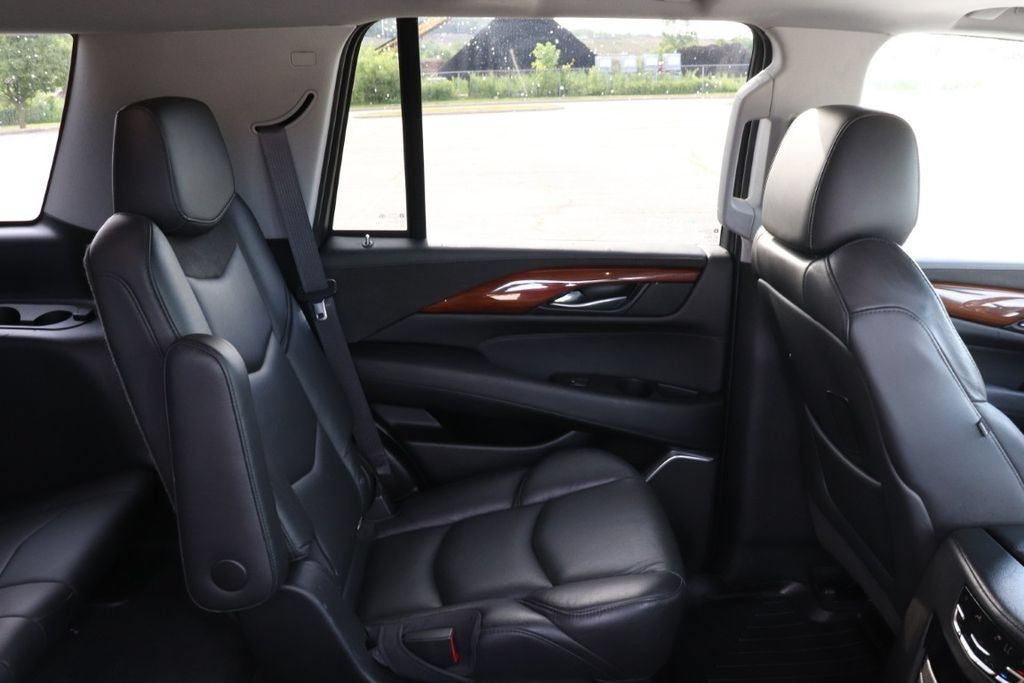 Used 2017 Cadillac Escalade Luxury AWD/4WD image 19