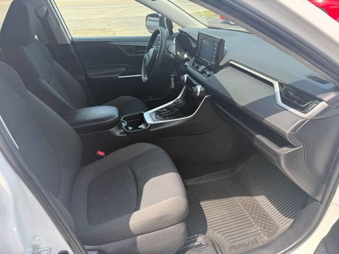 Used 2021 Toyota RAV4 LE AWD/4WD image 21