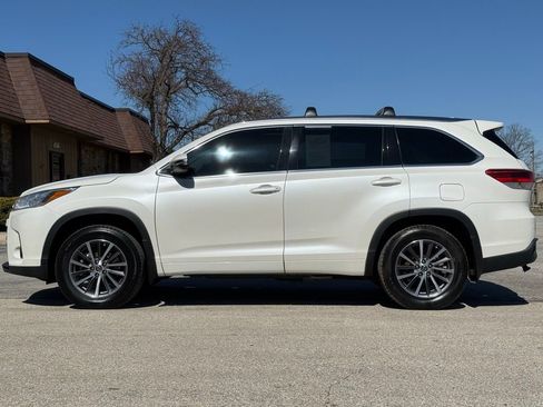 Used 2018 Toyota Highlander XLE image 2