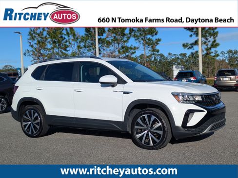 Used 2024 Volkswagen Taos SE w/ MDO Package image 1