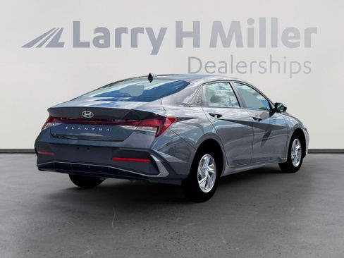 New 2026 Hyundai Elantra SE FWD image 7