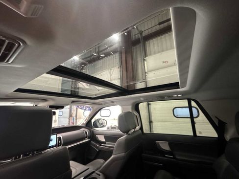 Used 2025 Ford Expedition Active image 16