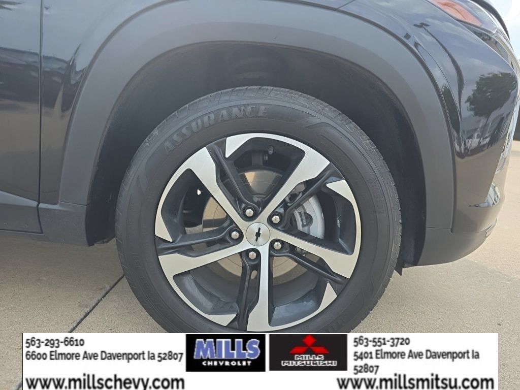 Used 2025 Chevrolet Trax RS w/ Sunroof Package FWD image 22