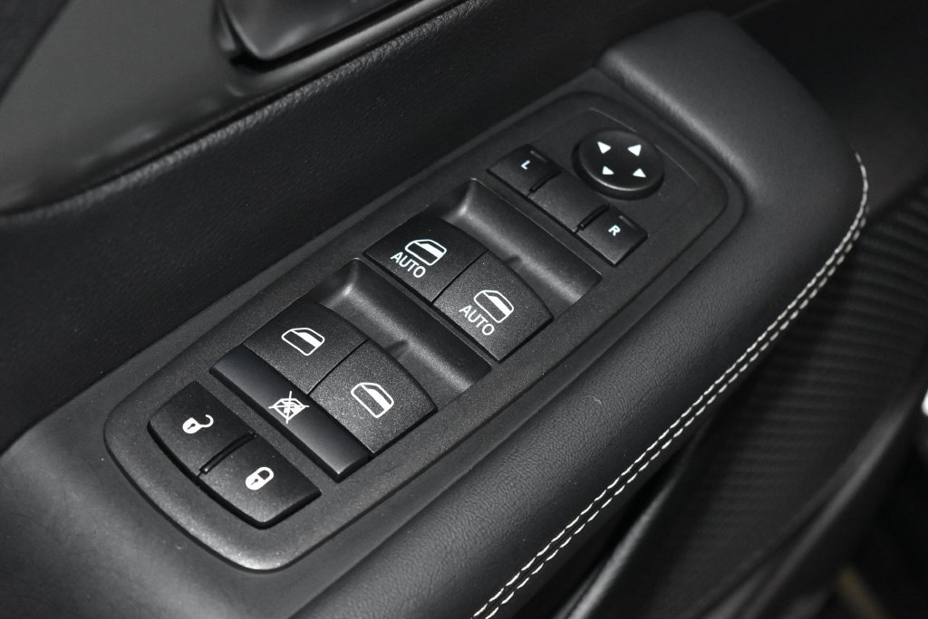 Used 2025 Chrysler Voyager LX FWD image 5