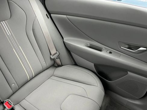 Used 2025 Hyundai Elantra SEL image 36