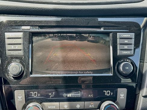 Used 2020 Nissan Rogue SV FWD image 14