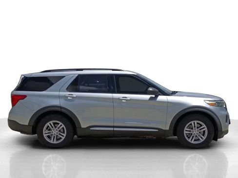 Used 2020 Ford Explorer XLT RWD image 4