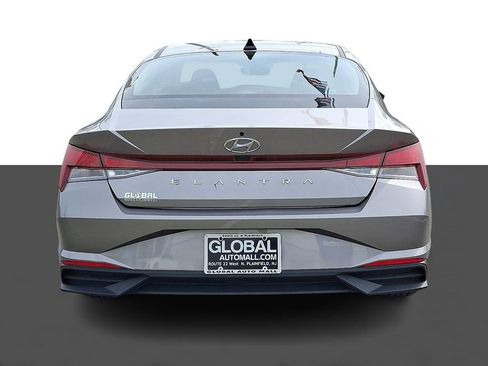 Used 2023 Hyundai Elantra SEL w/ Convenience Package image 6