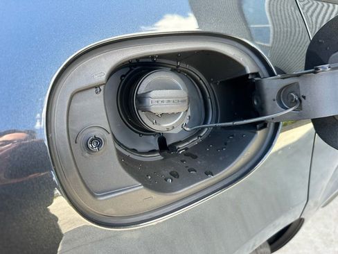 Used 2026 Porsche Macan image 41