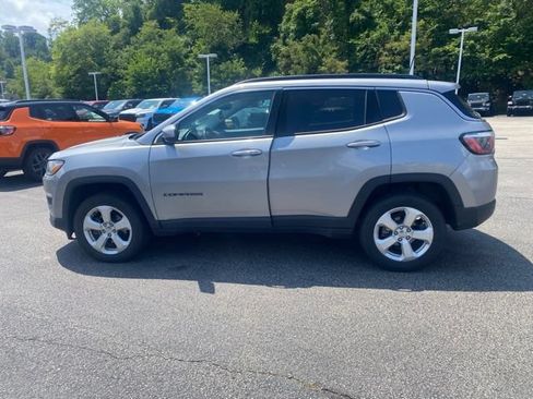 Used 2020 Jeep Compass Latitude w/ Popular Equipment Group AWD/4WD image 4