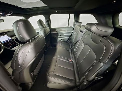 New 2025 Jeep Grand Cherokee Limited image 23