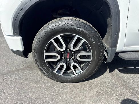 Used 2022 GMC Sierra 1500 AT4 w/ AT4 Premium Package AWD/4WD image 6
