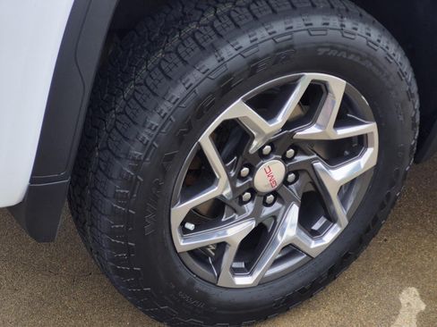 Used 2024 GMC Sierra 1500 SLT AWD/4WD image 7