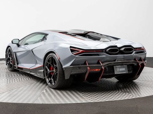 Used 2024 Lamborghini Revuelto image 4