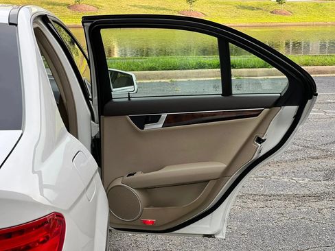 Used 2014 Mercedes-Benz C 250 Sedan image 40