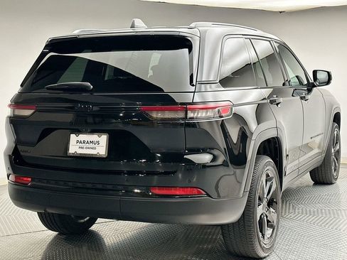 Used 2023 Jeep Grand Cherokee Altitude image 13