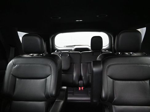 Used 2020 Ford Explorer XLT w/ Equipment Group 202A RWD image 13