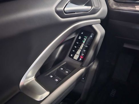 New 2025 Audi Q5 Prestige image 36