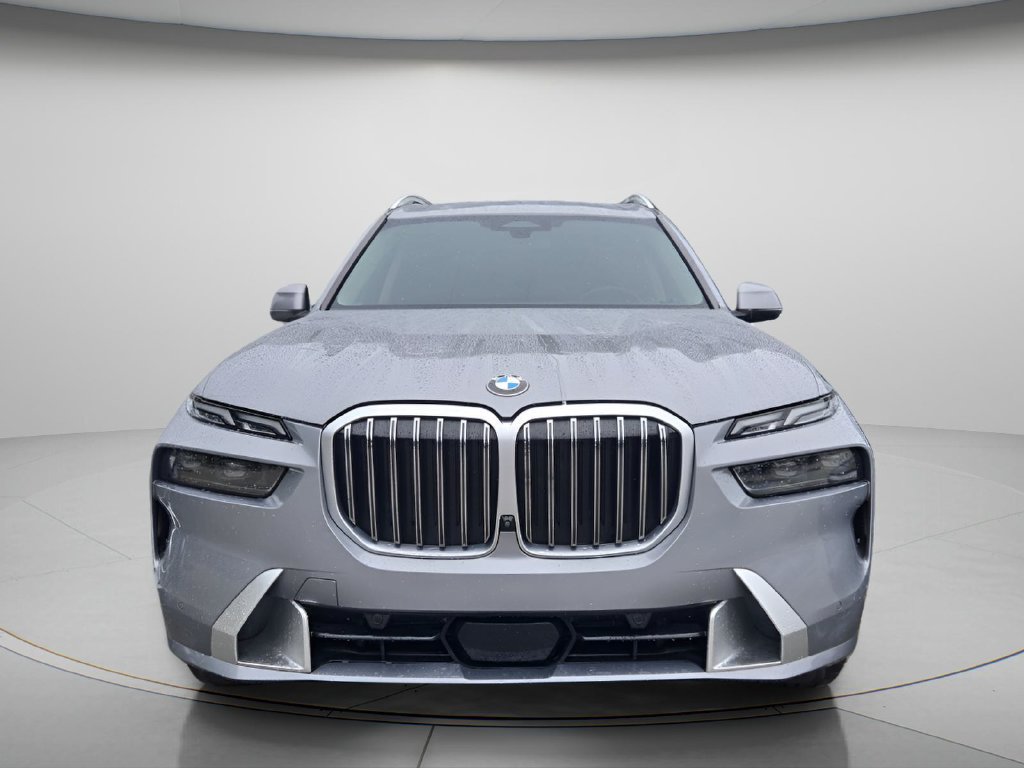 Used 2025 BMW X7 xDrive40i AWD/4WD image 3