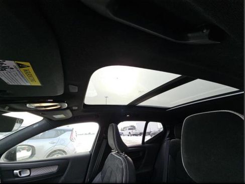 Certified 2025 Volvo XC40 B5 Plus image 20