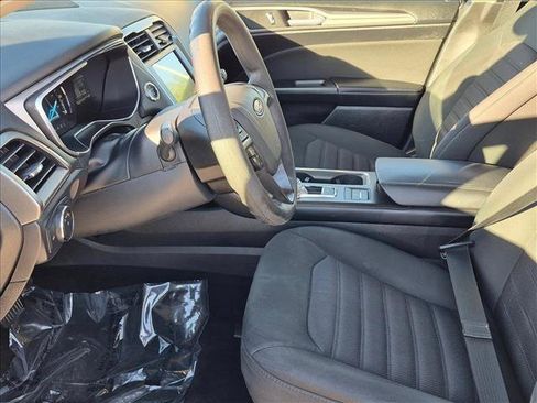 Used 2018 Ford Fusion SE FWD image 15