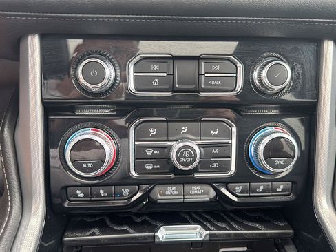 Used 2024 GMC Yukon XL Denali AWD/4WD image 54