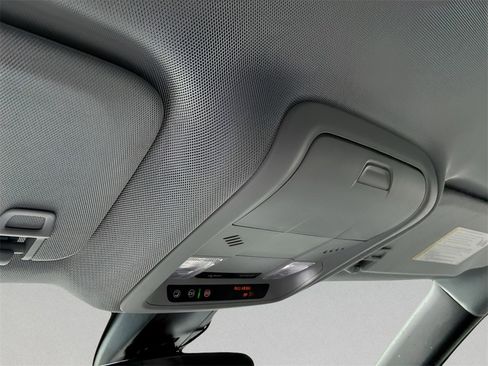 Used 2022 Chevrolet Blazer LT image 28