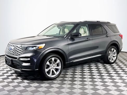 Used 2020 Ford Explorer Platinum w/ Premium Technology Package image 4