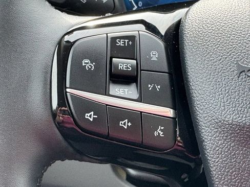 Used 2025 Ford Escape Active w/ Active Premium Tech Pack AWD/4WD image 38