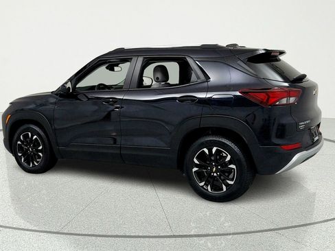 Used 2021 Chevrolet TrailBlazer LT w/ Convenience Package FWD image 3