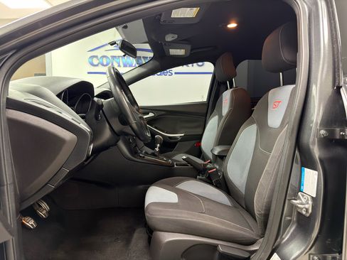 Used 2017 Ford Focus ST image 9