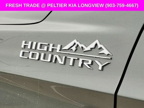 Used 2023 Chevrolet Suburban High Country image 8